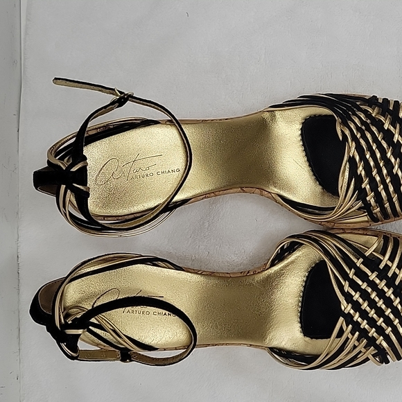 Arturo Chiang Wedge Sandals Size 9.5 Black and gold - Picture 3 of 13